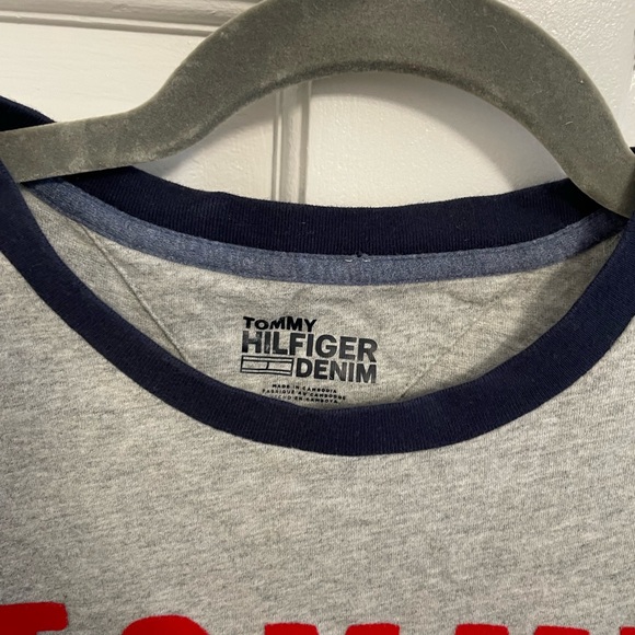 Tommy Hilfiger Gray Tee with Appliqué Logo Sz M. New - Picture 5 of 7